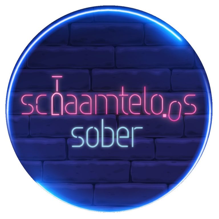 Neonlogo Schaamteloos Sober podcast op donkere bakstenen achtergrond.